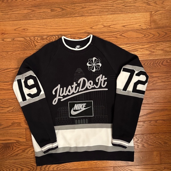 Nike city edition sweatshirt men’s large black. Los Angeles spliced limited edit